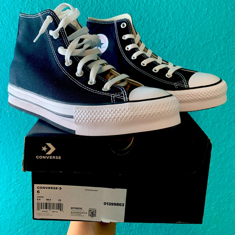 ctas eva lift hi converse. Mens 6/ womens 8. Never worn.